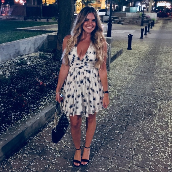 Urban Outfitters Dresses & Skirts - PERFECT WEDDING GUEST DRESS!